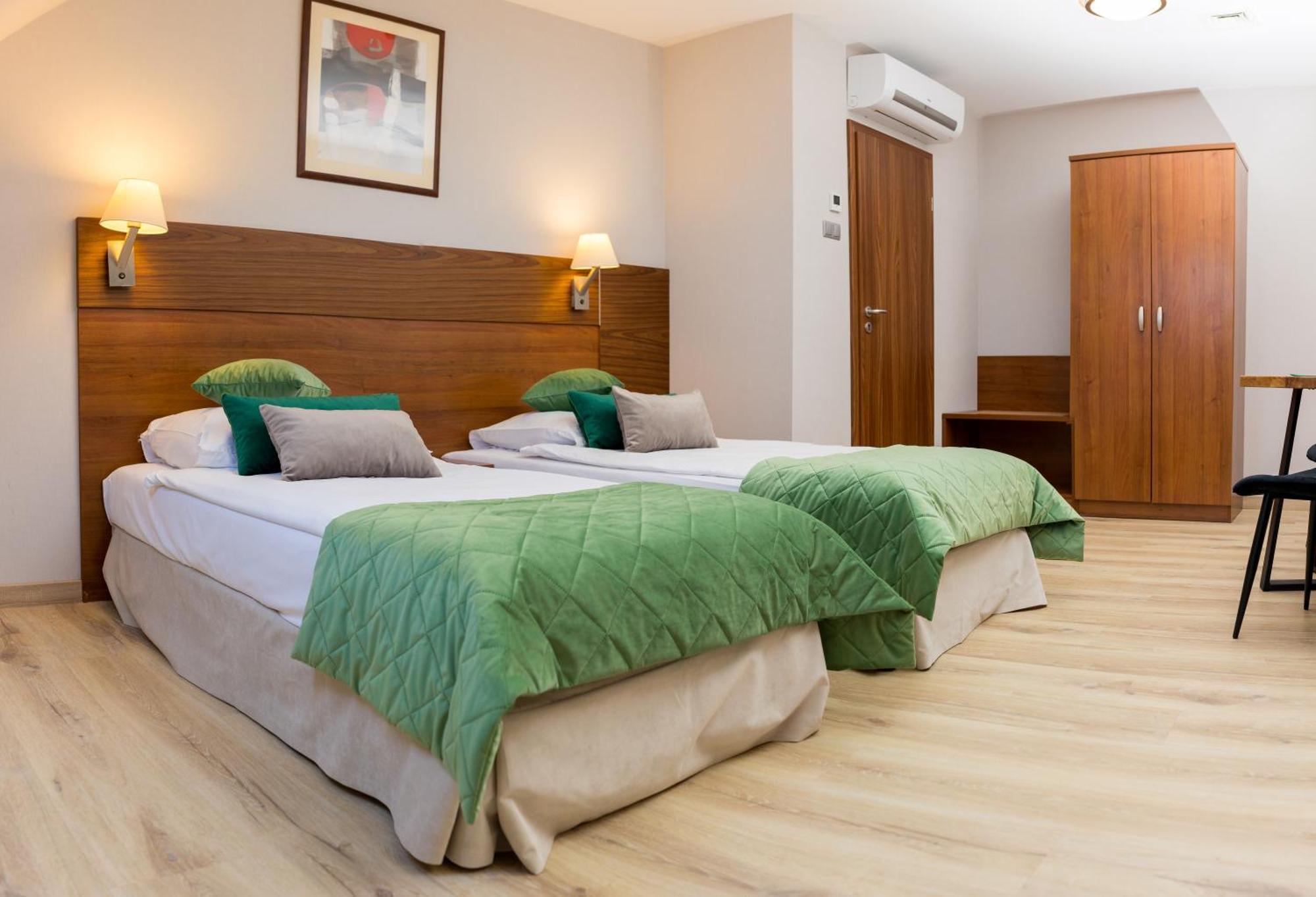 Ostaniec Hotell 3*